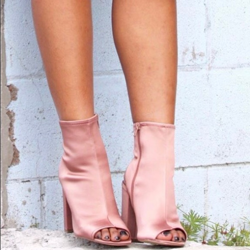 Steve Madden Blush satin heel size 8.5 never worn